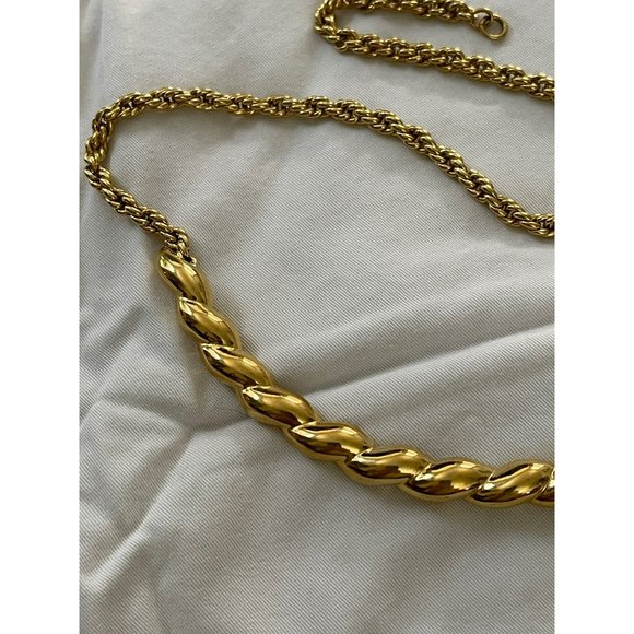 Monet Vintage Twist Front Design 18K Gold Plated Spiral Chain Link Necklace - Picture 6 of 9